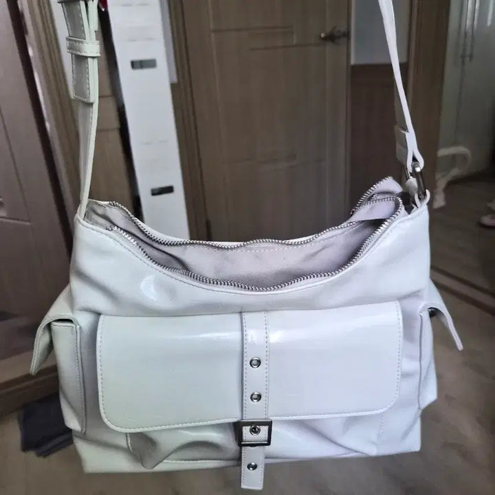 [BUNJANG] Square Line Levi Shoulder Bag / 스퀘어라인 리바이 숄더백 정가8