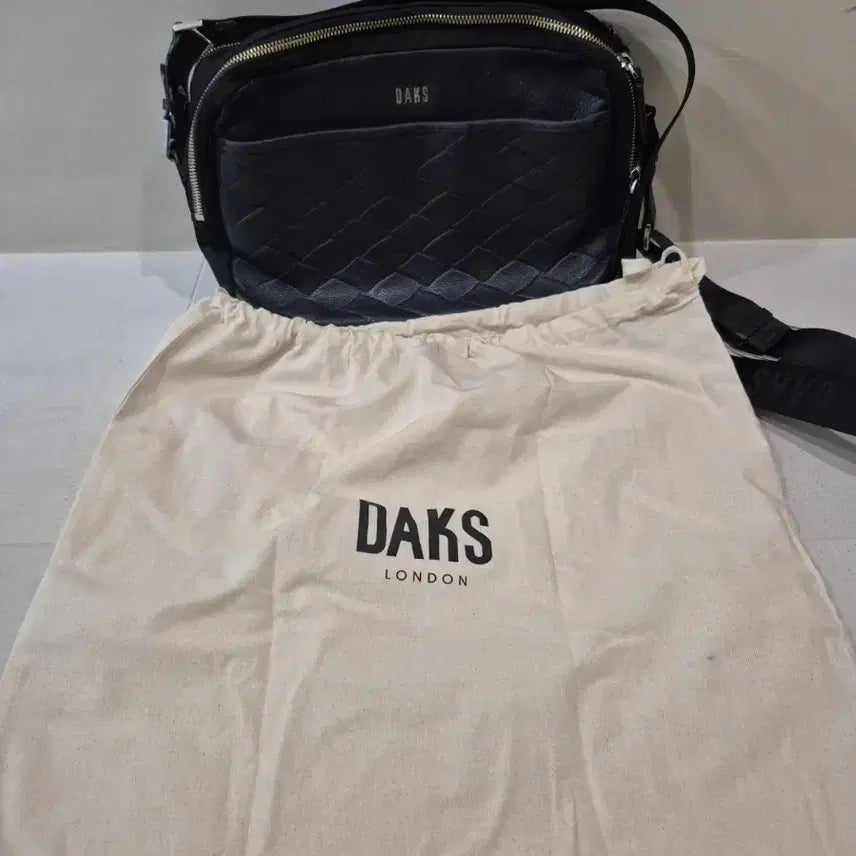 [BUNJANG] Daks Black Weaving Crossbody Bag / 닥스 정품 블랙 위빙 크로스백 판매합니다