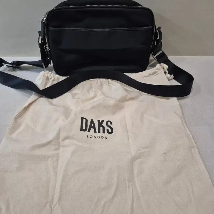 [BUNJANG] Daks Black Weaving Crossbody Bag / 닥스 정품 블랙 위빙 크로스백 판매합니다
