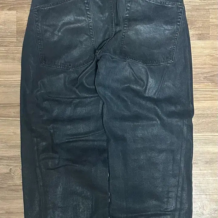 [BUNJANG] Lee Ye Wide Waxed Denim Pants / 이예 와이드 왁스드 왁스 코팅진 데님 팬츠