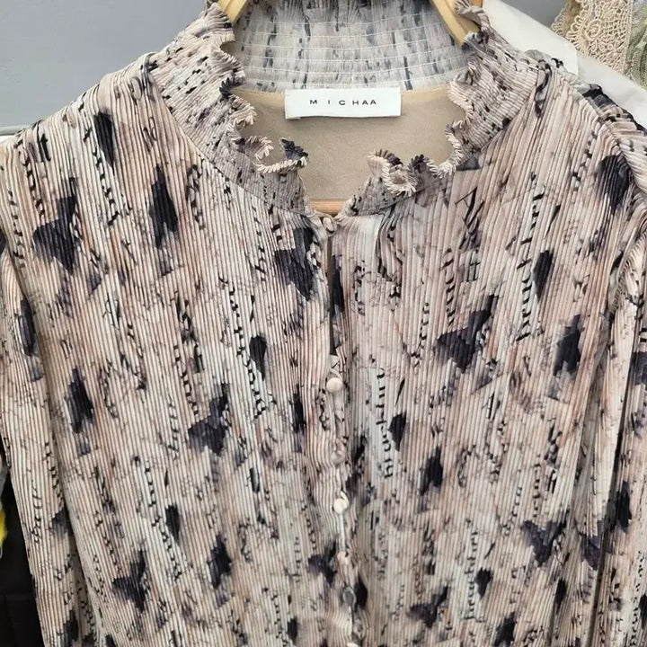 [BUNJANG] MICHAA Pleated Blouse / 미샤 mic has 주름 블라우스
