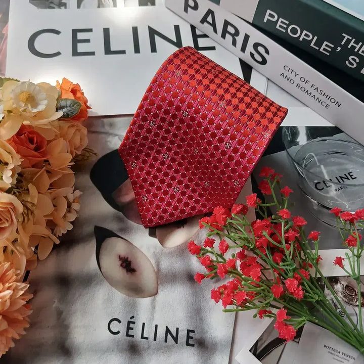 [BUNJANG] Celine Silk Red Triomphe Pattern Necktie 9.2cm / 셀린느 실크 레드 트리오페 패턴 넥타이 9.2cm S~A+등급 E1008
