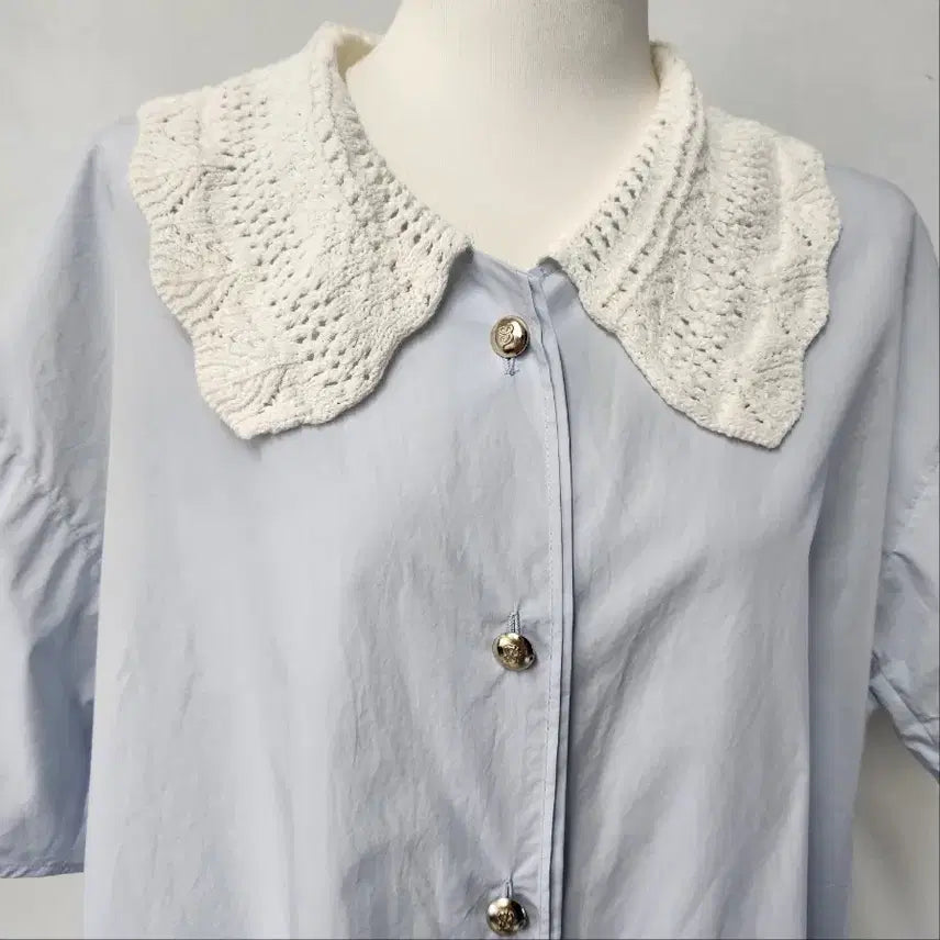 [BUNJANG] SJSJ Crochet Lace Collar Gold Button Shirt / SJSJ 크로쉐 레이스 카라 금장 버튼 셔츠 55~66