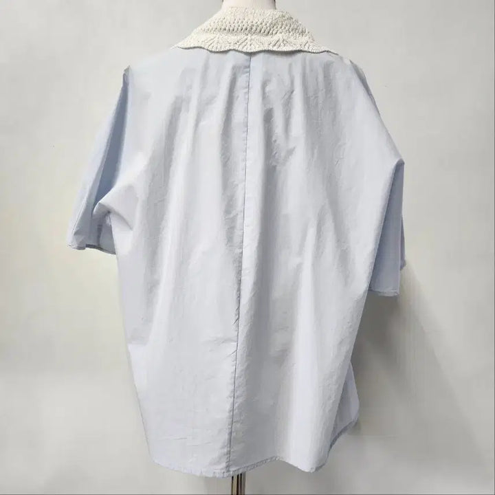 [BUNJANG] SJSJ Crochet Lace Collar Gold Button Shirt / SJSJ 크로쉐 레이스 카라 금장 버튼 셔츠 55~66