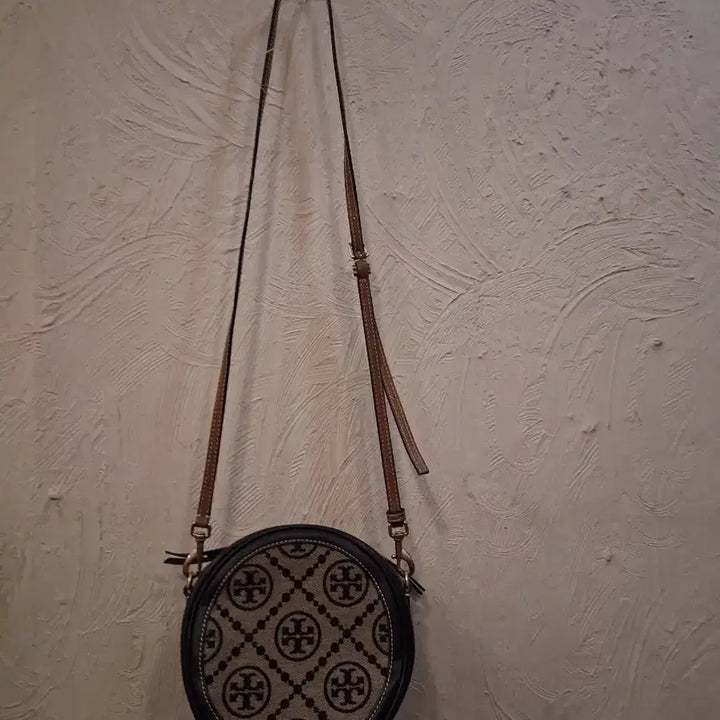 [BUNJANG] Tory Burch T Monogram Jacquard Mini Circle Crossbody Bag / 토리버치 로고 패턴 미니 크로스백