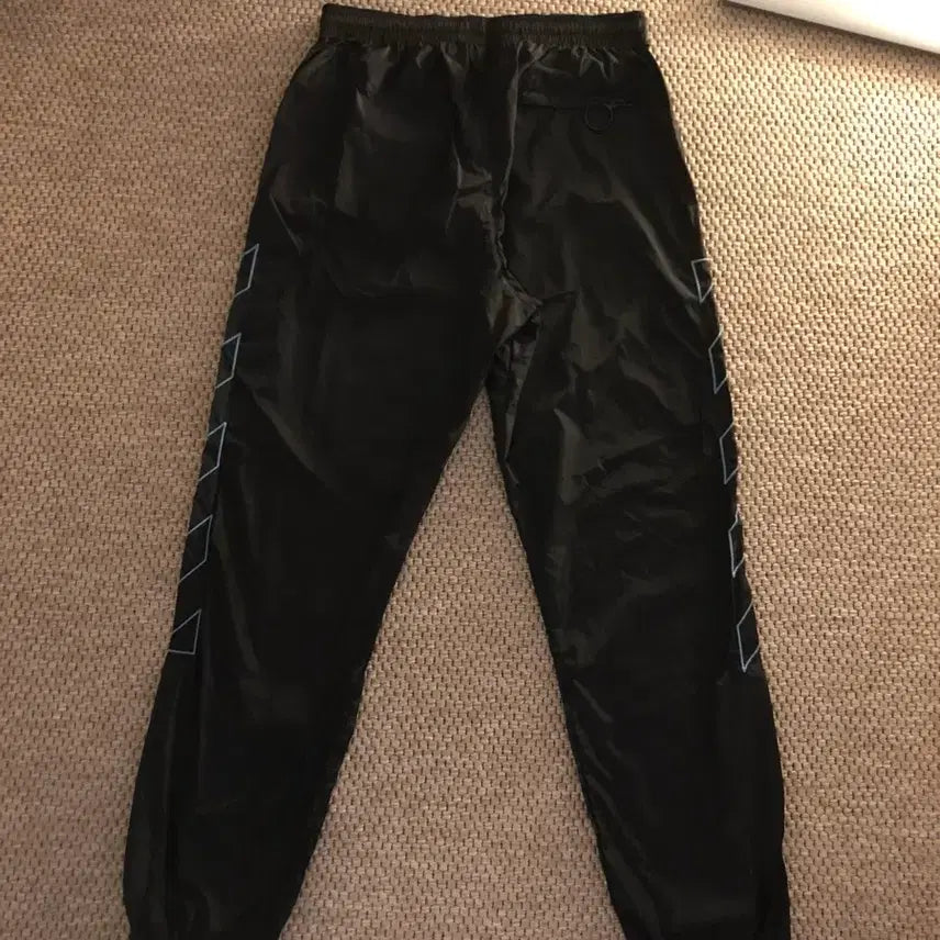 [BUNJANG] Off-White Black Training Pants (Size M) / 오프화이트 트레이닝 바지 M