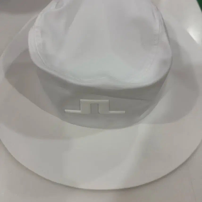 [BUNJANG] J.Lindeberg White Bucket Hat Golf Cap / 제이린드버그 화이트 버킷햇 골프 모자