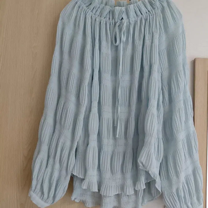 [BUNJANG] Sky Blue Shirring Pleated Blouse / 하늘색 셔링 플리츠 블라우스~새상품