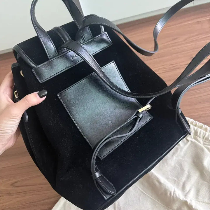 [BUNJANG] Polneua Classic Logo Suede Velvet Backpack / 폴뉴아 클래식 로고 스웨이드 벨벳 백팩 classic logo poche