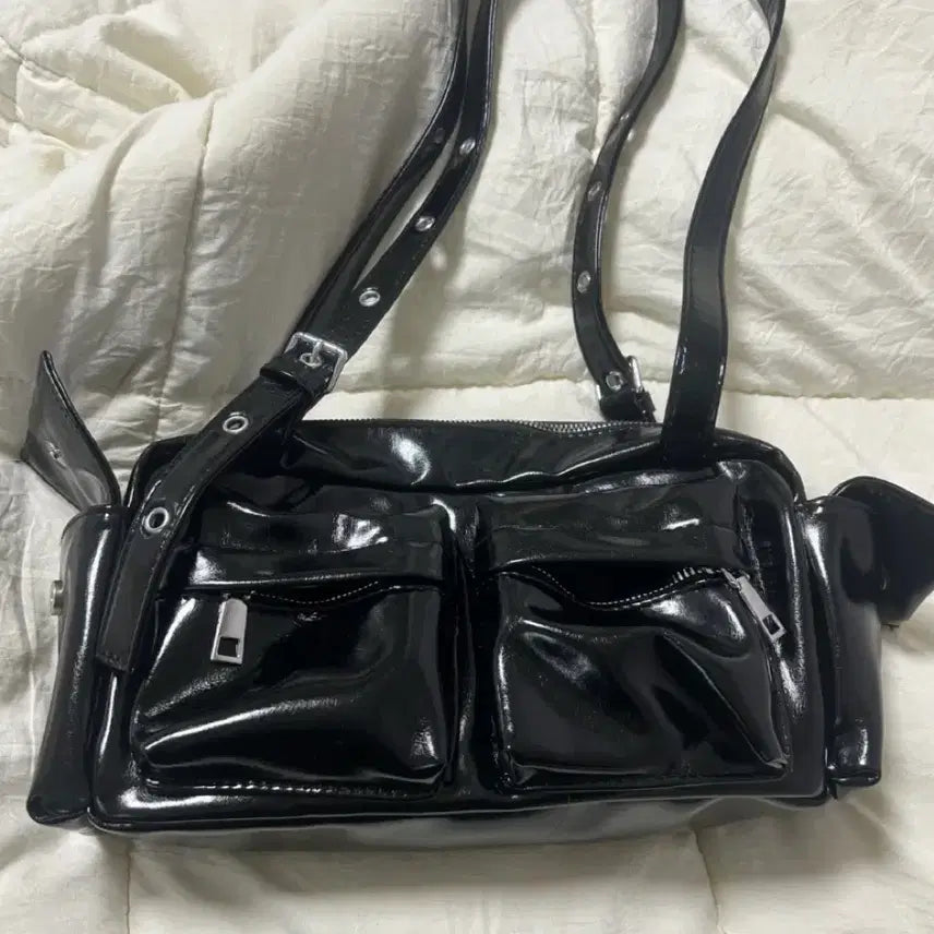 [BUNJANG] Black Enamel Pocket Shoulder Bag / 블랙 에나멜 포켓 숄더백