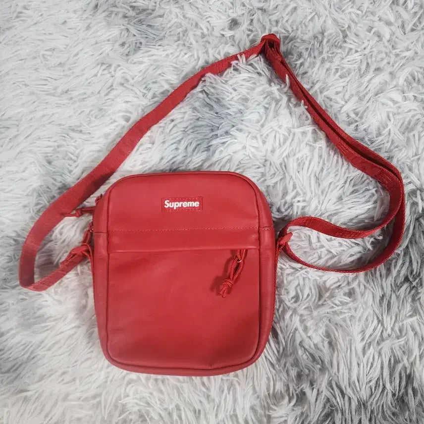 [BUNJANG] Supreme Leather Shoulder Bag Red 23FW / 슈프림 레더 숄더백 레드 23FW