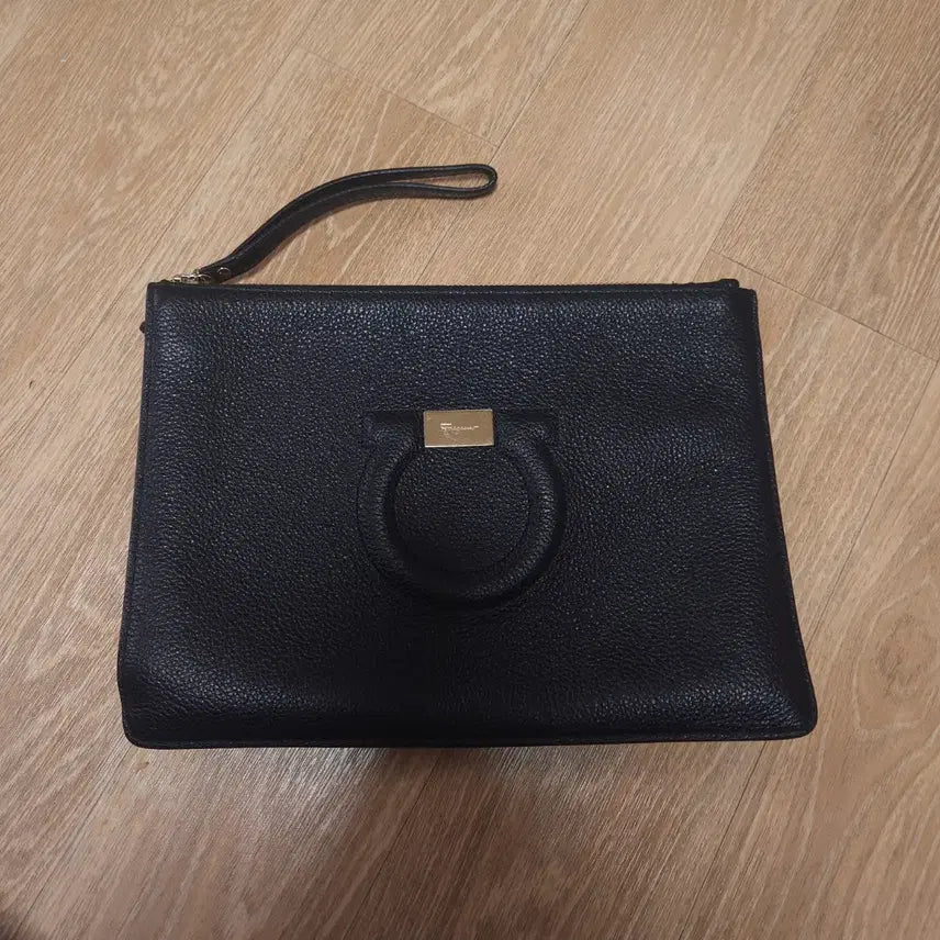 [BUNJANG] Salvatore Ferragamo Leather Clutch Bag / 페레가모 클러치백