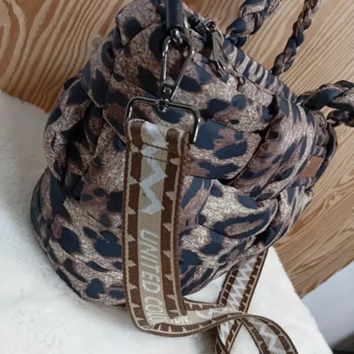 [BUNJANG] Benetton Leopard Pattern Weaving Tote Bag / 베네통 레오파드 패턴 위빙 토트백