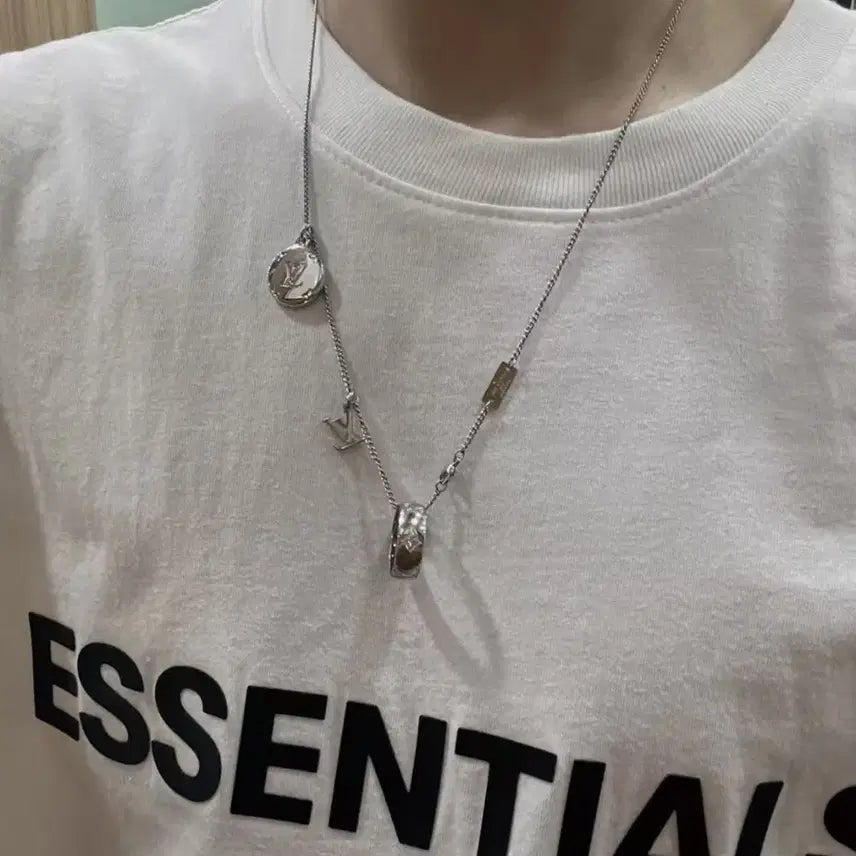 [BUNJANG] Louis Vuitton Silver Necklace / 루이비통의 트렌디한 실버 목걸이