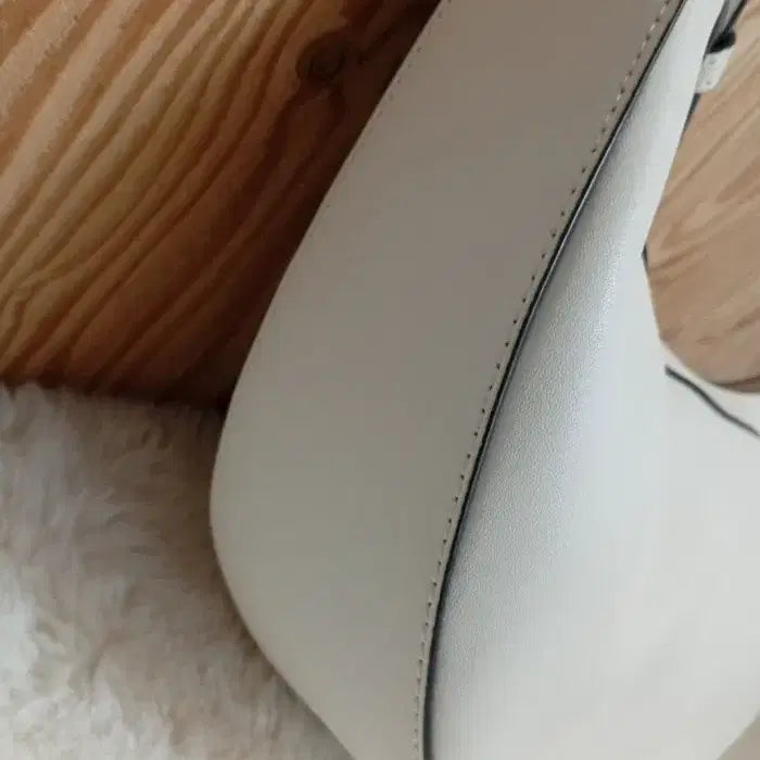 [BUNJANG] Oryany Rookie Crossbody Bag / 오야니 루키 크로스바디 반달 가방