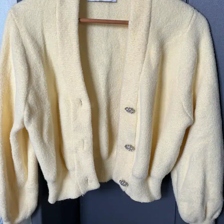 [BUNJANG] Zara Cubic Button Cardigan Ivory / 자라 아이보리 큐빅 버튼 가디건