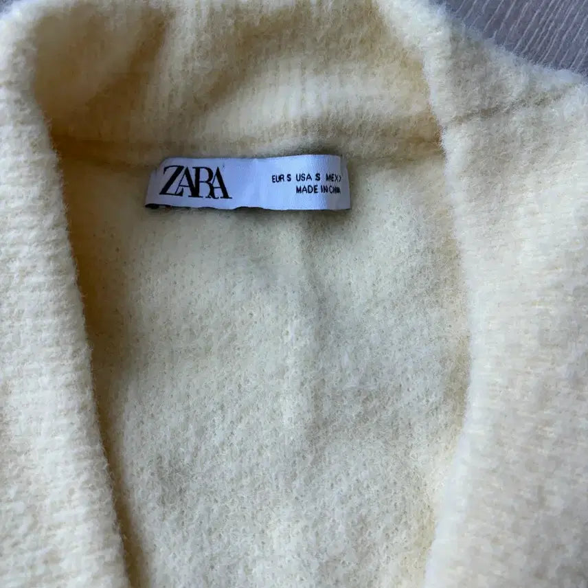 [BUNJANG] Zara Cubic Button Cardigan Ivory / 자라 아이보리 큐빅 버튼 가디건