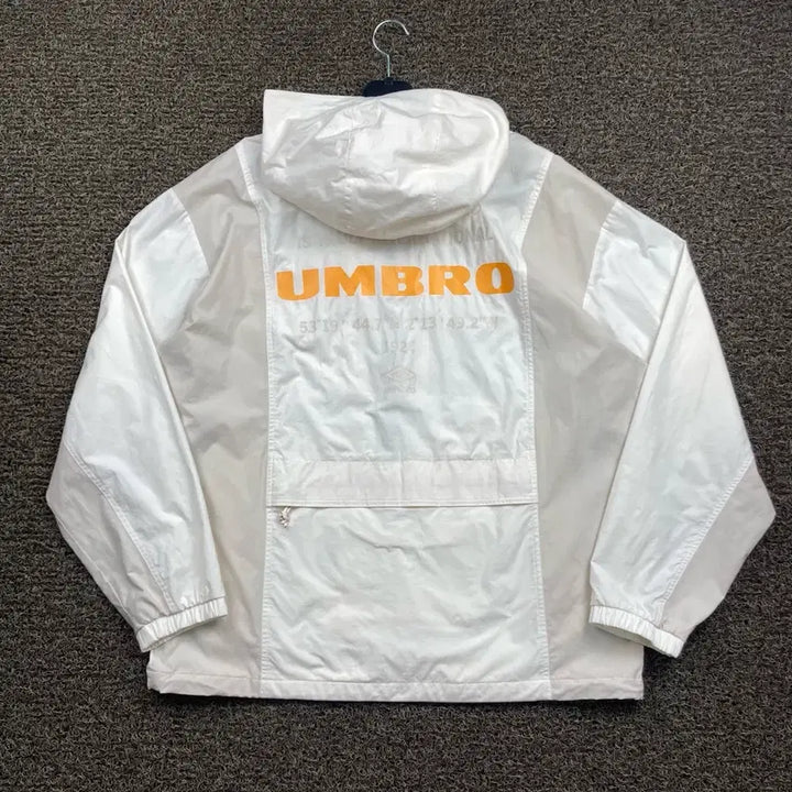 [BUNJANG] Umbro White Windbreaker / 엄브로 화이트 바람막이