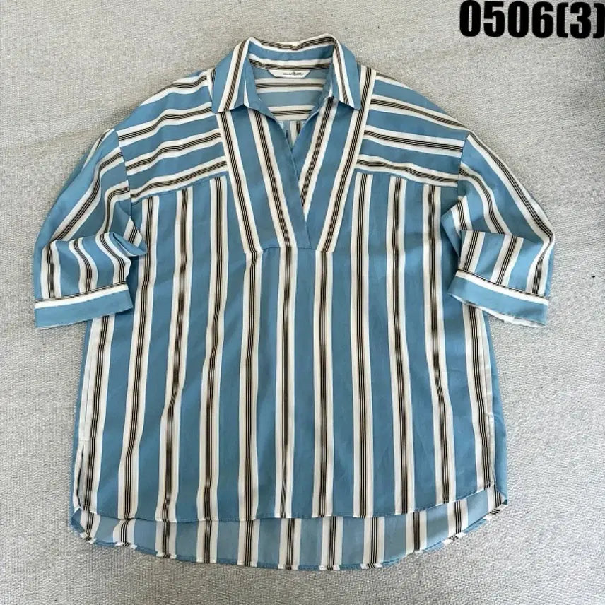 [BUNJANG] Roem Blue Stripe 7-Sleeve Blouse / 로엠 블루 스트라이프 7부 소매 블라우스 0506(3)