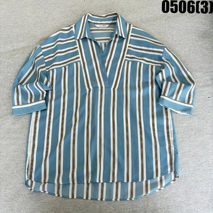 [BUNJANG] Roem Blue Stripe 7-Sleeve Blouse / 로엠 블루 스트라이프 7부 소매 블라우스 0506(3)