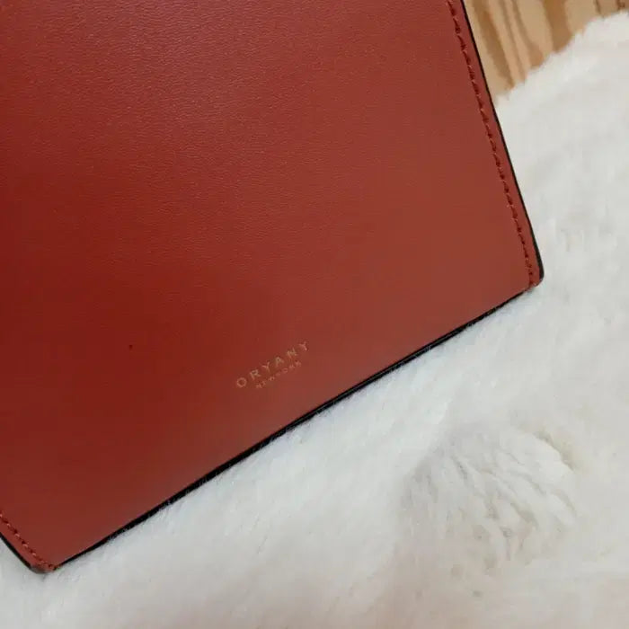 [BUNJANG] Oryany Mini Leather Crossbody Bag / 오야니 미니 가죽 크로스백