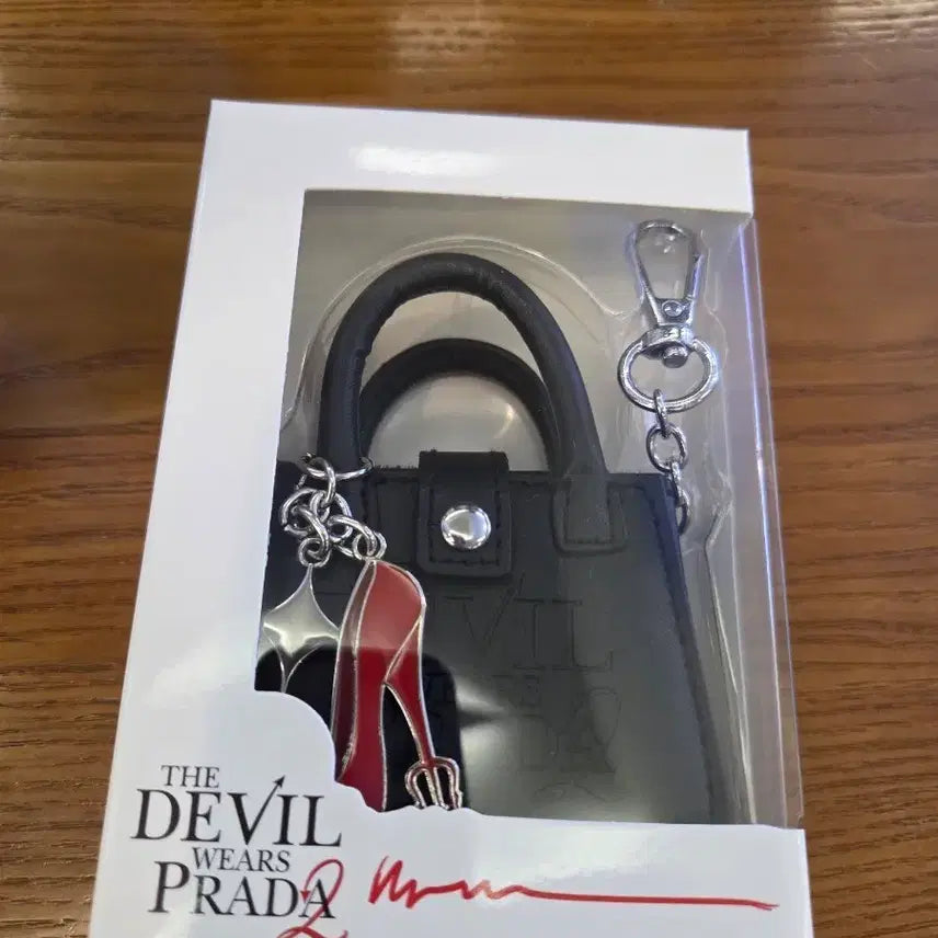 [BUNJANG] The Devil Wears Prada Bag Keychain (New) / 롯데시네마 악마는 프라다를 입는다 가방 키링 새상품 에어팟케이스