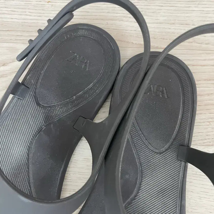 [BUNJANG] Zara Sandals (265) / 자라 샌들 265