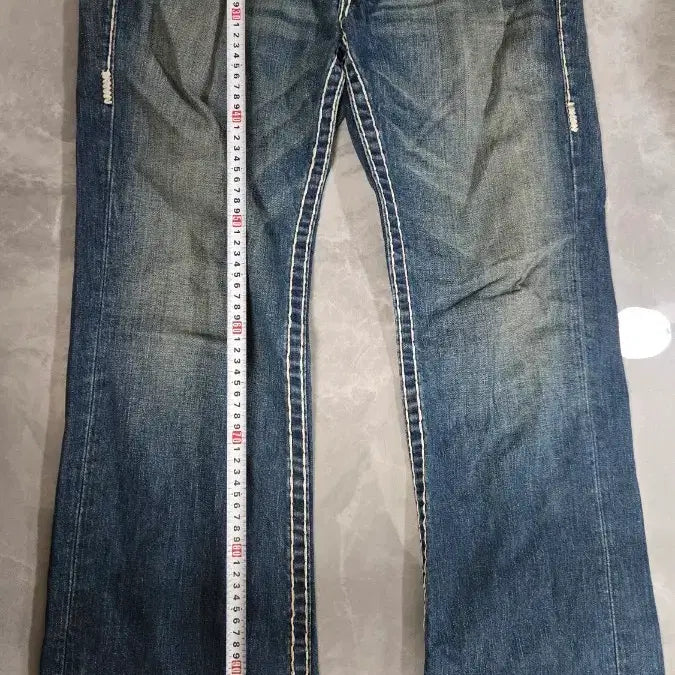 [SOLD OUT] 트루릴리젼 부츠컷 청바지 33사이즈
