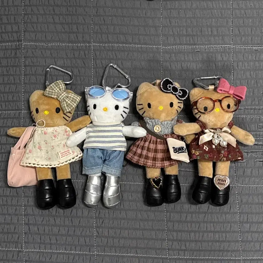 [BUNJANG] Long Leg Kitty Keyring / 롱다리 키티 키링