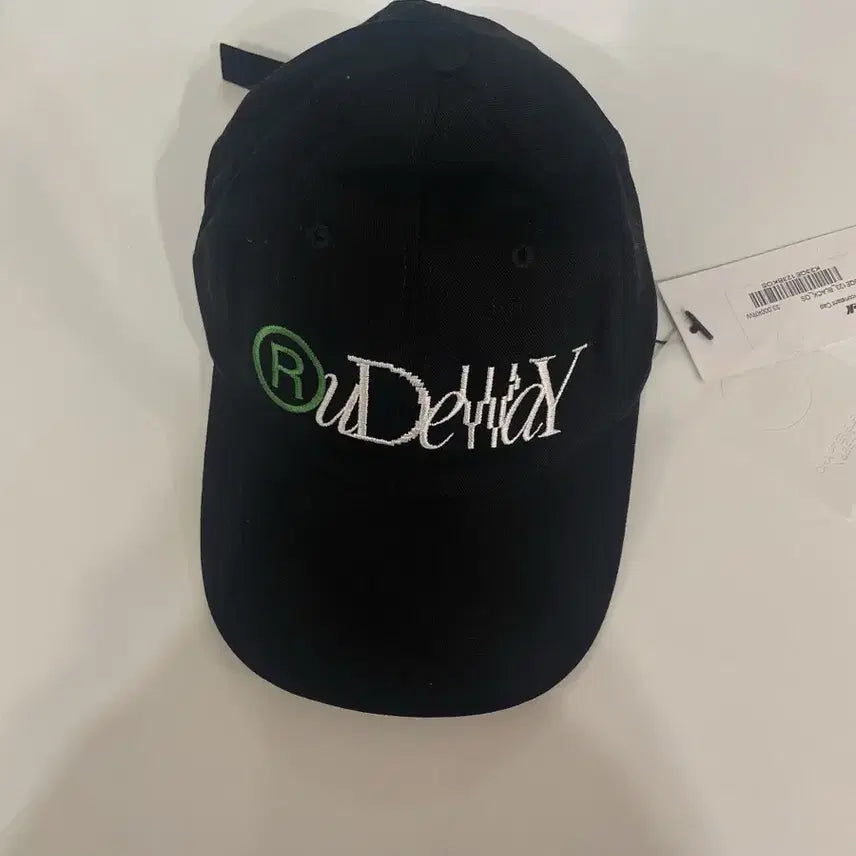 [BUNJANG] Black Baseball Cap with White Embroidered Logo / 블랙 볼캡
