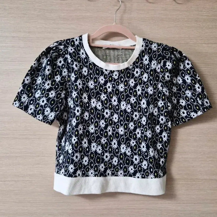 [BUNJANG] Flower Pattern Short Sleeve Knit / 플라워 패턴 반팔니트