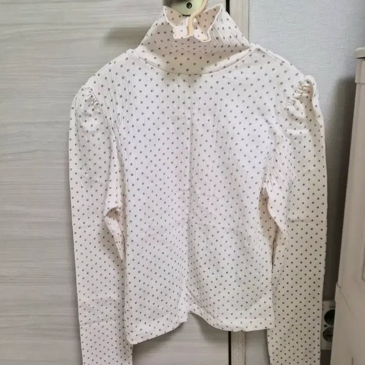 [BUNJANG] MIMIEUR Pattern Shirring Ivory Turtleneck / 새상품)뮈뮈에르 패턴 셔링 아이보리 목티