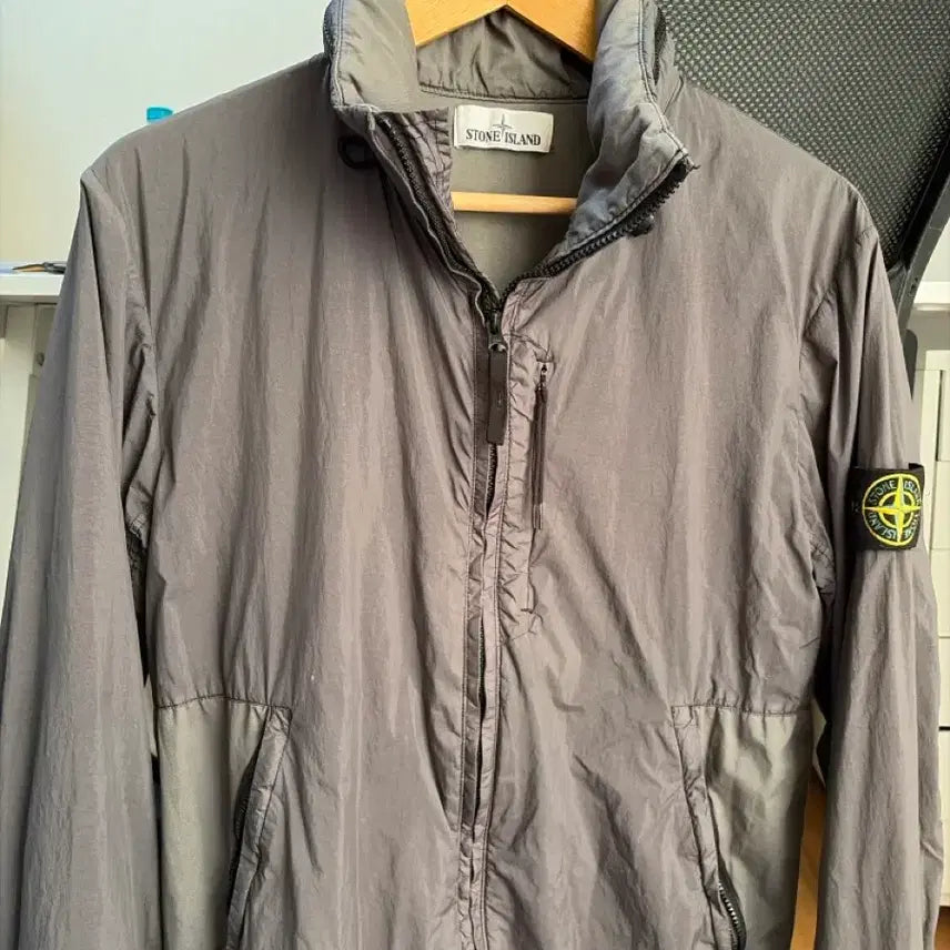 [SOLD OUT] 스톤 바람막이