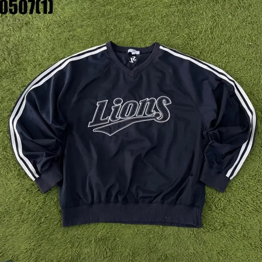 [BUNJANG] Lions Round Neck Warm-Up Top / Lions 라운드넥 웜업