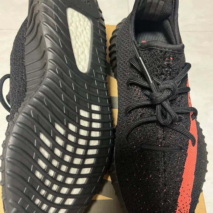 [BUNJANG] Adidas Yeezy Boost 350 V2 Red Stripe / 이지부스트 350V2 255