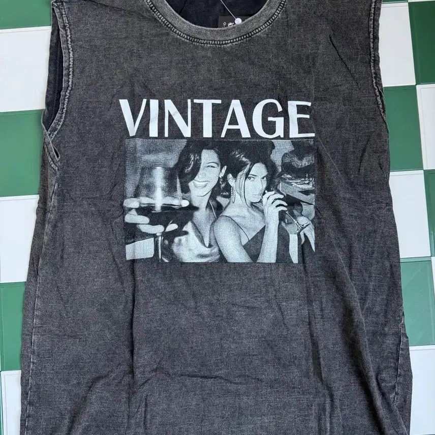[BUNJANG] Vintage Graphic Tank Top - Grey / 빈티지 그래픽 나시 티셔츠 그레이