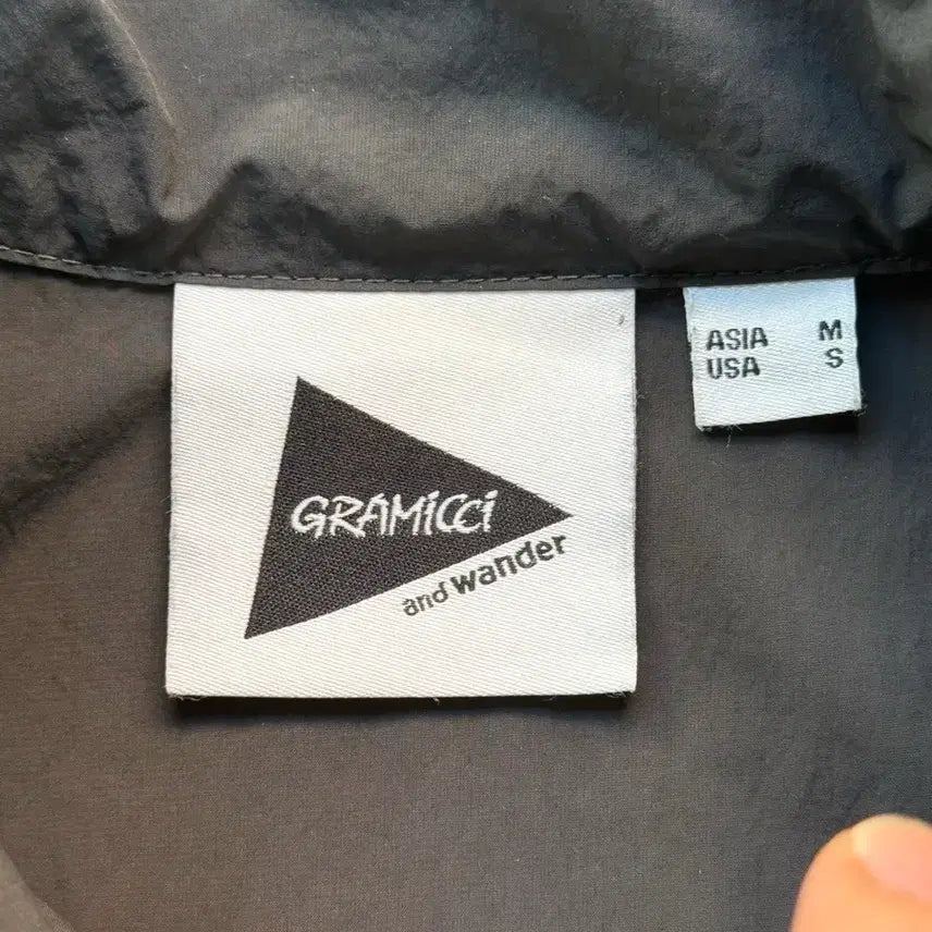 [BUNJANG] Gramicci Wander Brushed Nylon Vest Charcoal / Gramicci wander nylon vest(M size)