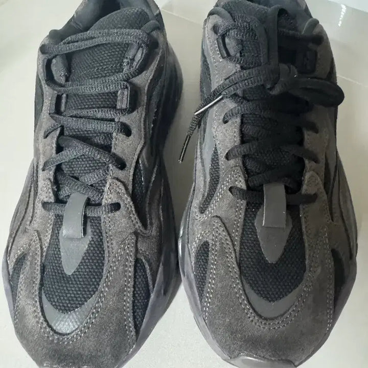 [BUNJANG] Adidas Yeezy Boost 700 V2 Vanta Sneakers / 이지부스트 700 v2 반타 280사이즈