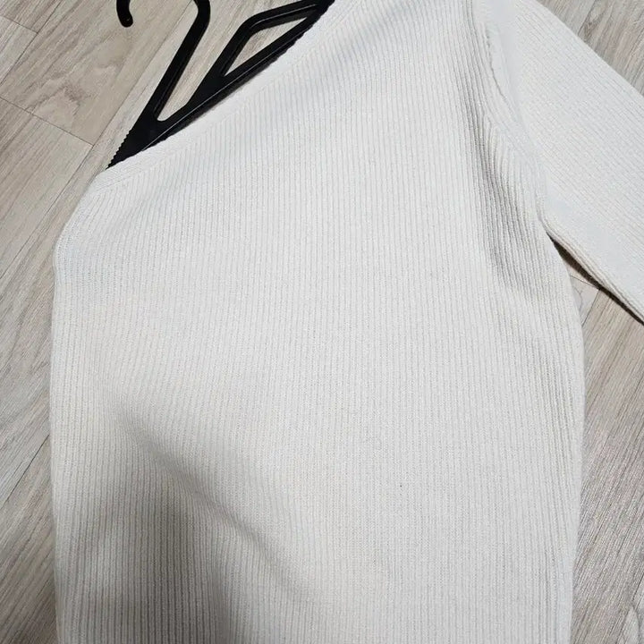 [BUNJANG] Off-Shoulder Knit / (여름한정세일)오프숄더 니트 팝니다