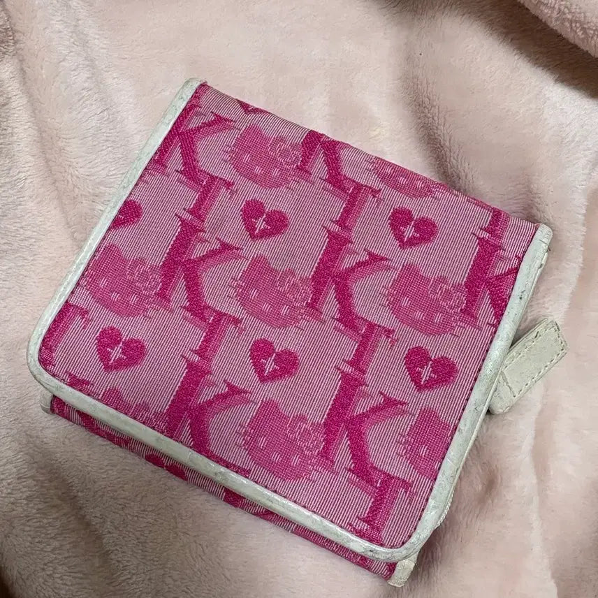 [BUNJANG] Sanrio Hello Kitty Oblique Monogram Pouch / 키티 오블리크 모노그램 지갑 고전 산리오 헬로키티 키티스트랩 레어 파우치