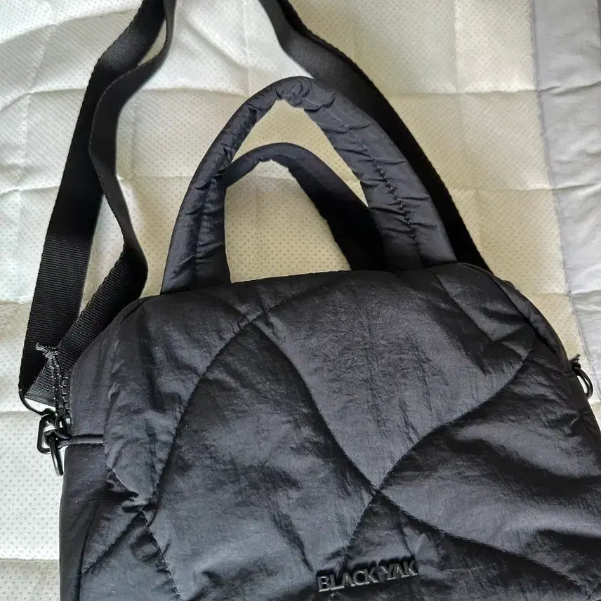 [BUNJANG] Blackyak Mini Padded Bag / 블랙야크 미니 패딩가방 정품