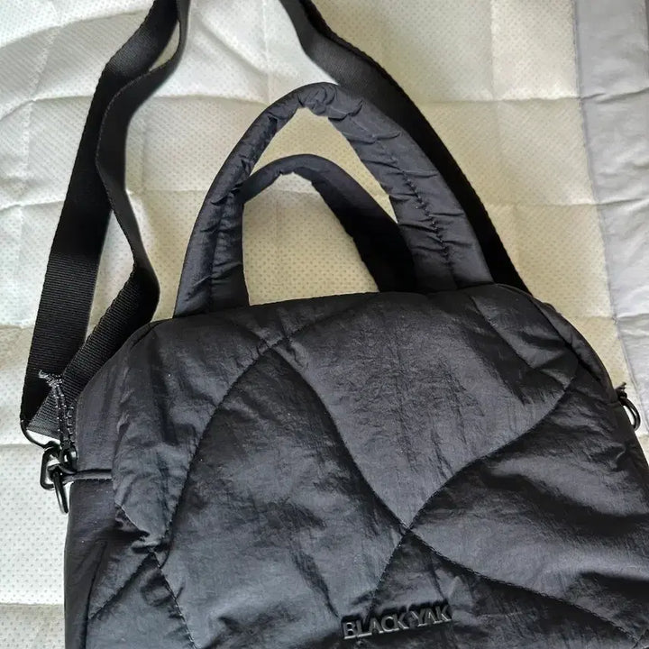 [BUNJANG] Blackyak Mini Padded Bag / 블랙야크 미니 패딩가방 정품