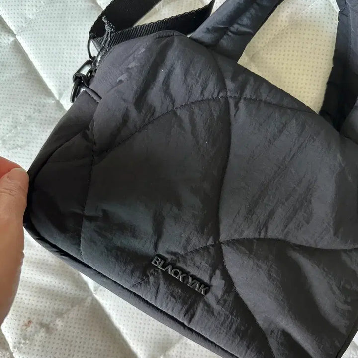 [BUNJANG] Blackyak Mini Padded Bag / 블랙야크 미니 패딩가방 정품