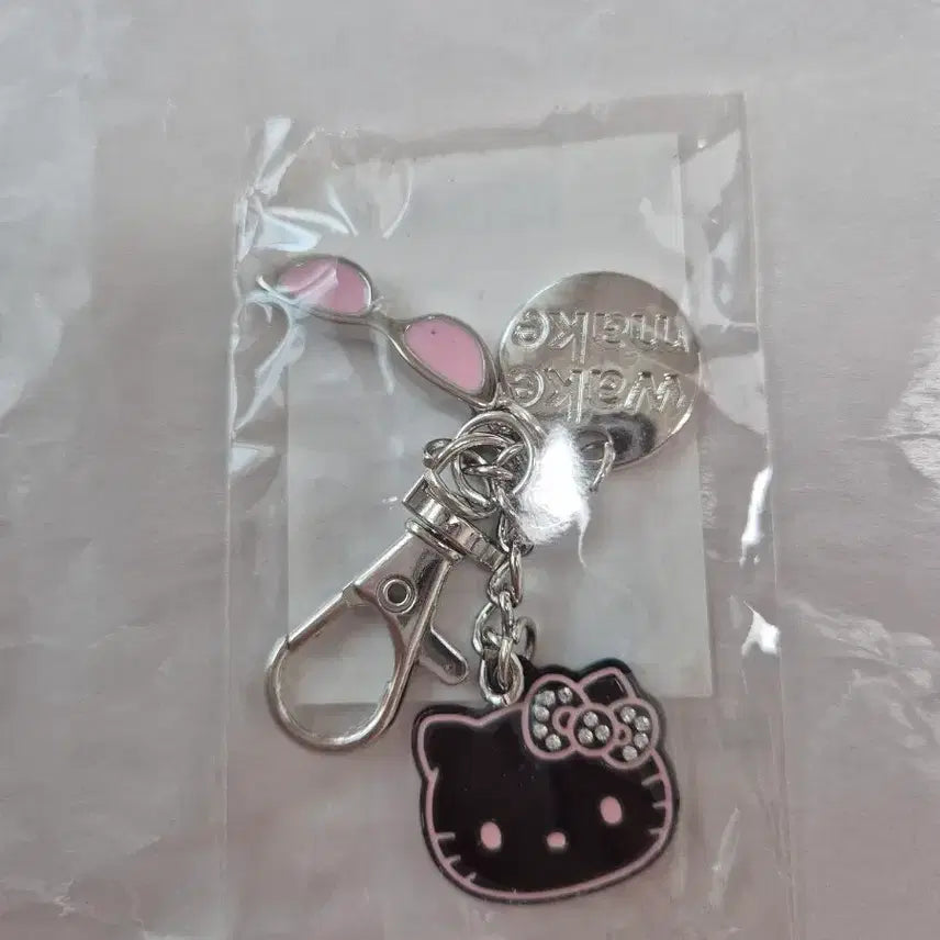 [BUNJANG] WAKEMAKE Hello Kitty Black Charm Keyring / 웨이크메이크 헬로키티 블랙 참 키링