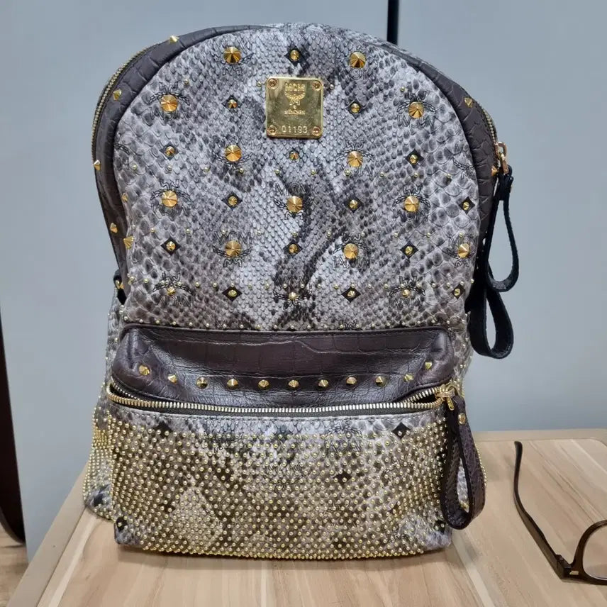 [BUNJANG] MCM Vampy Stud Backpack / MCM 뱀피 스터드 백팩