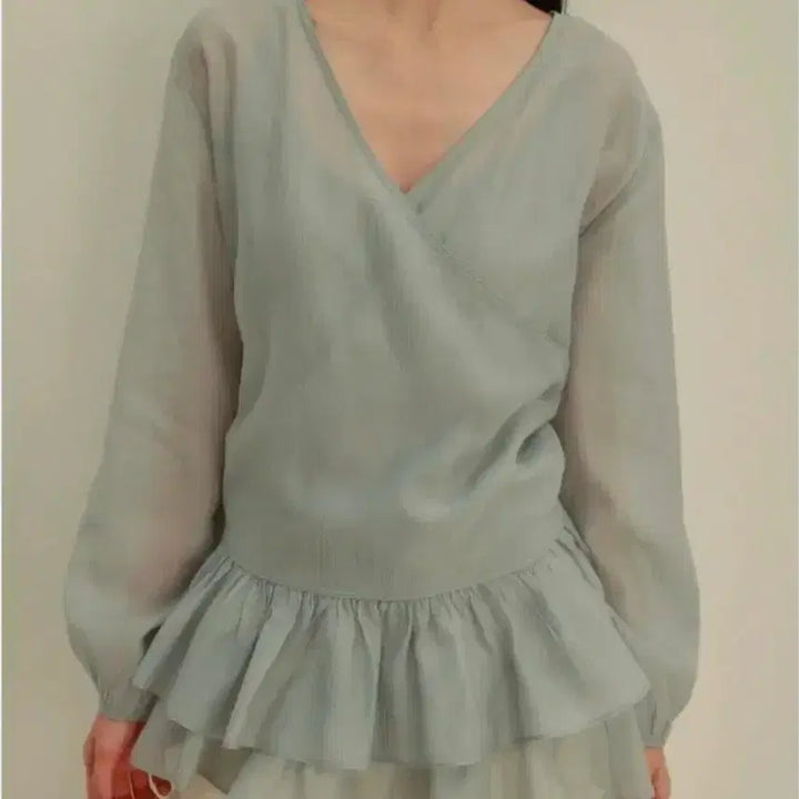 [BUNJANG] Ouro Frill Blouse Setup / ouro 아우로 프릴 블라우스 셋업