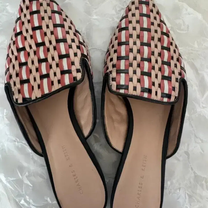 [BUNJANG] Charles &amp; Keith Woven Pointed Toe Mule Flats / 찰스앤키스 우븐 포인티드 토 뮬(플랫슈즈)