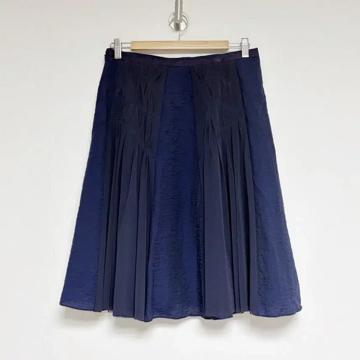 [BUNJANG] IT MICHAA Navy Pleated Midi Skirt / 잇미샤 IT MICHAA 네이비 플리츠 미디 스커트