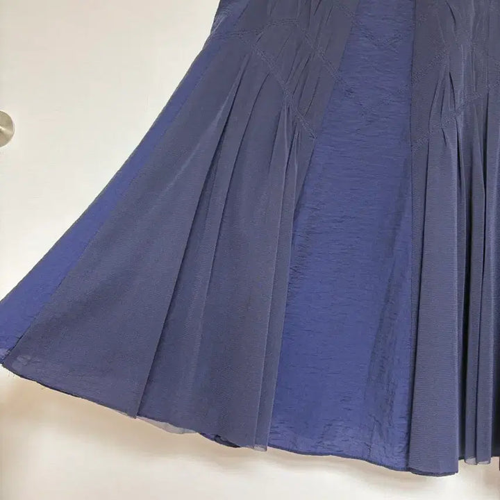 [BUNJANG] IT MICHAA Navy Pleated Midi Skirt / 잇미샤 IT MICHAA 네이비 플리츠 미디 스커트