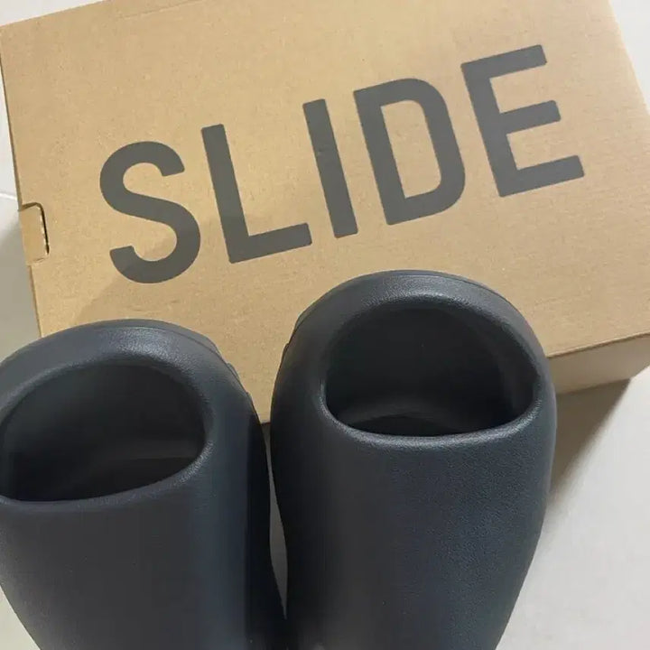 [BUNJANG] Adidas Yeezy Slide Onyx 255 / 새상품 아디다스 이지 슬라이드 오닉스 255